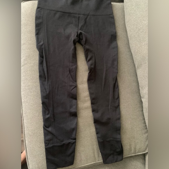 LuLuLemon cropped leggings - Picture 2 of 4